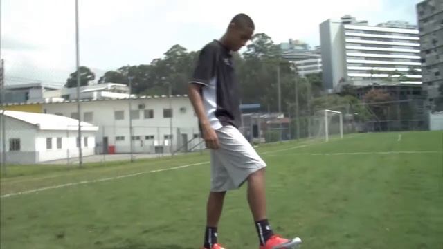 Nike Представляет Мастер-класс от Neymar Jr.: ‘Cross and Score’ Remastered смотреть онлайн