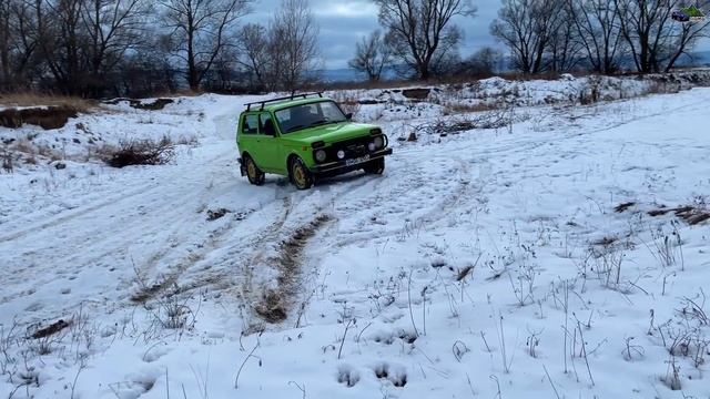Dacia Duster 4x4 vs Lada Niva 4x4 Snow Off Road смотреть онлайн