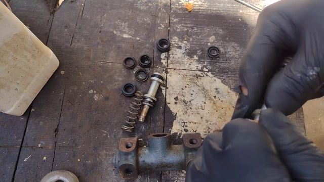BOMBA de frenos de FORD fiesta limpieza y armado смотреть онлайн