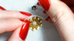 Вышивка бисером и пайетками / Вышиваем цветы