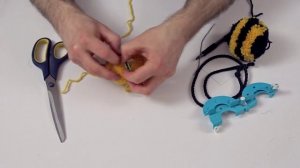 Игрушка Пчёлка - Как сделать мягкую игрушку Пчелу (Осу) из ниток пряжи своими руками