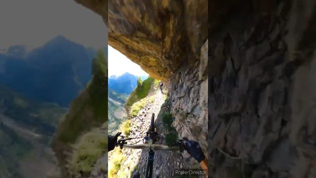 На краю обрыва на велобайке смотреть онлайн