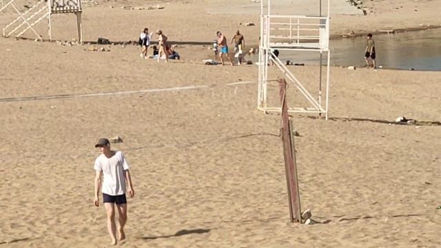 Уже купаются в Якутске, полно народа на купалке. Наступает Жара! начало Июня! смотреть онлайн