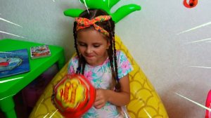 Мама как Маленькая София хочет быть малышом и кушать МНОГО КОНФЕТ правильное поведение для детей