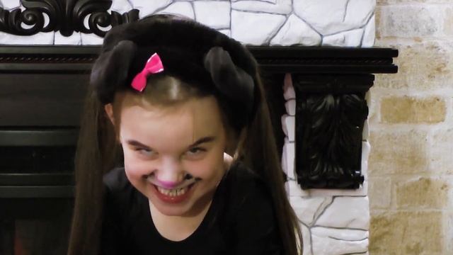 ХЭЛЛОУИН ВИДЕО ЧЕЛЛЕНДЖ / Смешные Фанты / Видео для детей / Видео для девочек / Кукла Дракулаура смотреть онлайн