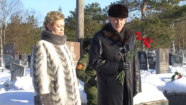 Возложение цветов к могилам воинов интернационалистов смотреть онлайн