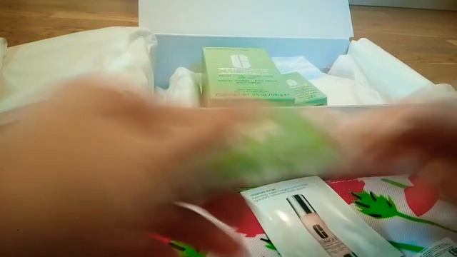 Распаковка посылки с косметикой с интернет магазина Clinique! смотреть онлайн