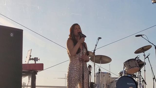 Belle Perez - Hijo de la Luna (cover Mecano) bij Joe Summer Island смотреть онлайн
