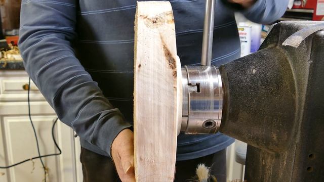 Woodturning - A Crusty Old Log! смотреть онлайн