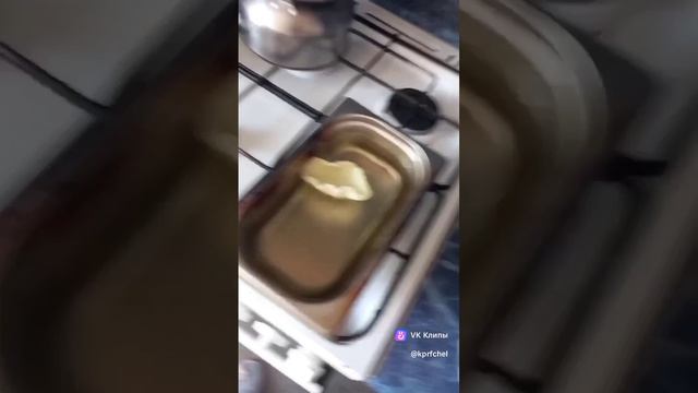 Китай. Чипсы для жарки из рисовый муки со вкусом креветок.