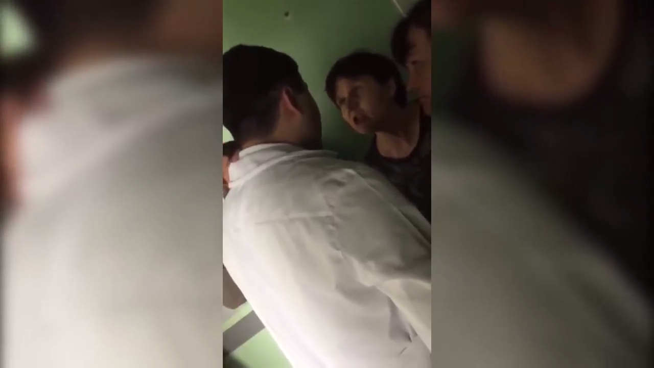 Быдло-врач обматерил пациентов смотреть онлайн