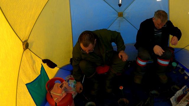 Рыбалка с ночевкой Отличный клев ельца, плотвы, окуня смотреть онлайн