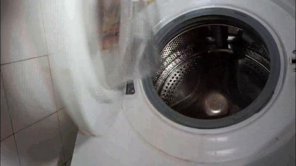 Стиральная машина остановилась с водой? Не сливает воду?