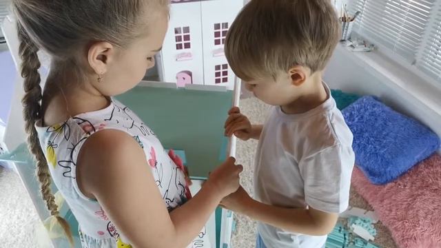 Сборка двухэтажного кукольного домика Элькадо смотреть онлайн