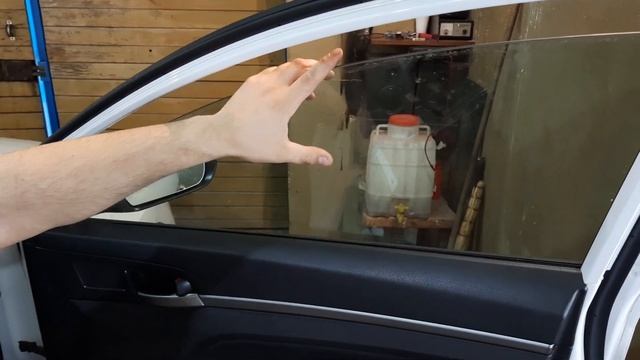 Как снять старую тонировку. Средство для очистки клея от тонировки