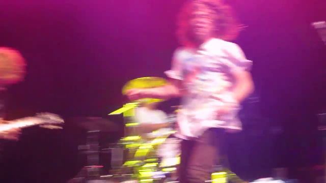 Cage the Elephant - Matthew Shultz Live смотреть онлайн
