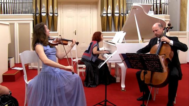 Schostakowitsch – 5 Stücke (Präludium, Gavotte, Elegie, Walzer, Polka) – Zulus, Stosiek, Veljkovic смотреть онлайн