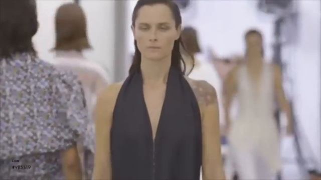 Victoria Beckham Spring/Summer 2019 смотреть онлайн