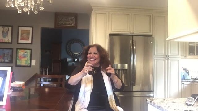 Mom playing Despacito with Castañuelas смотреть онлайн