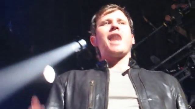 Undone (The Sweater Song) - Weezer  Feat. Tom DeLonge (Frank Erwin Center)