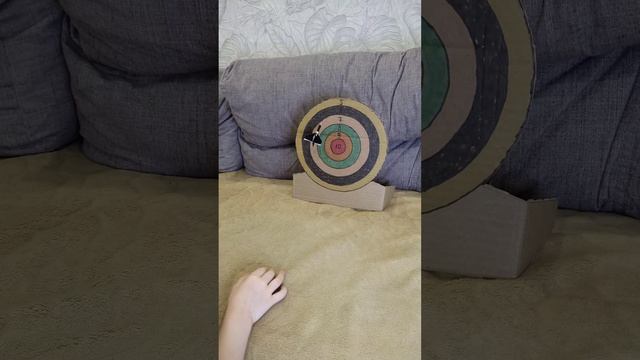 Чем занять ребëнка? Дартс своими руками. #Shorts смотреть онлайн