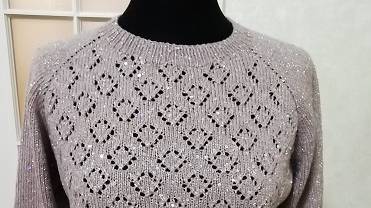 Вязанная спицами кофточка регланом сверху из пряжи Alize Sal Abiye.