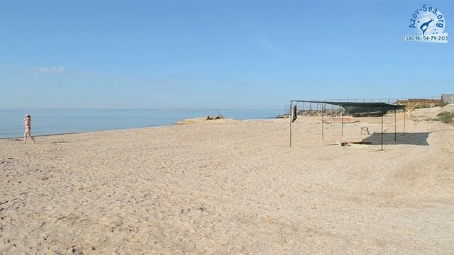 Навесы на пляже. Отдых на Азовском море. Степановка Первая.