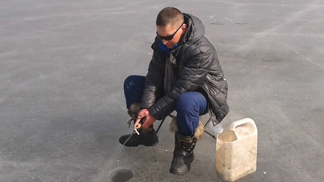 Ловля форели зимой смотреть онлайн