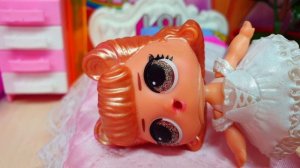 Разбросанные игрушки Макса