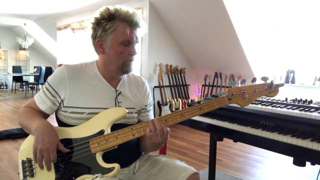 Squier Classic Vibe Matt Freeman Precision bass with Fender '62 Pickup смотреть онлайн