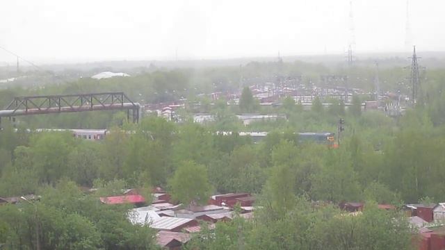 Тепловоз 2ТЭ10Ут-0044 с рабочим вагоном "Учебный центр" заходит на станцию Архангельск смотреть онлайн
