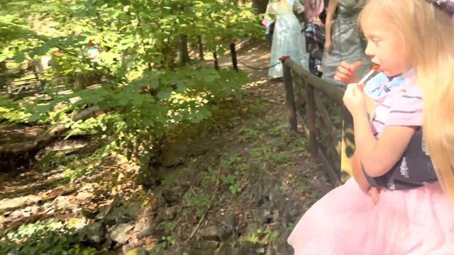 Кристина идёт в парк развлечений / в Германии смотреть онлайн