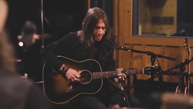 Blackberry Smoke + Amanda Shires - Let Me Down Easy (Live from Southern Ground) смотреть онлайн