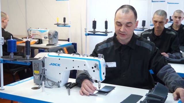 В кузбасской колонии №37 открыли современный швейный цех смотреть онлайн