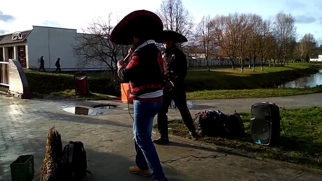 Уличные артисты в Волковыске накануне Рождества. ч.1. смотреть онлайн