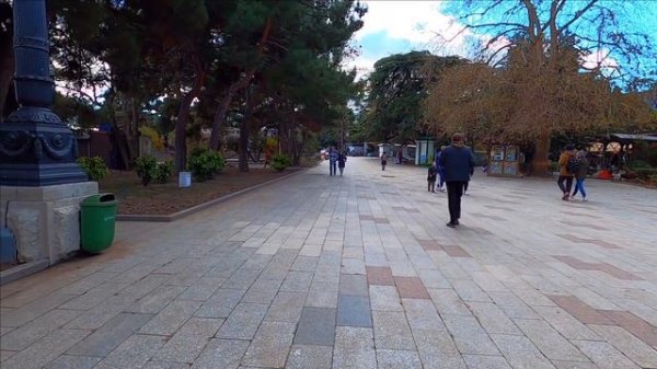 НАБЕРЕЖНАЯ. ПУШКИНСКИЙ БУЛЬВАР .СОБАКИ / Жизнь в Ялте