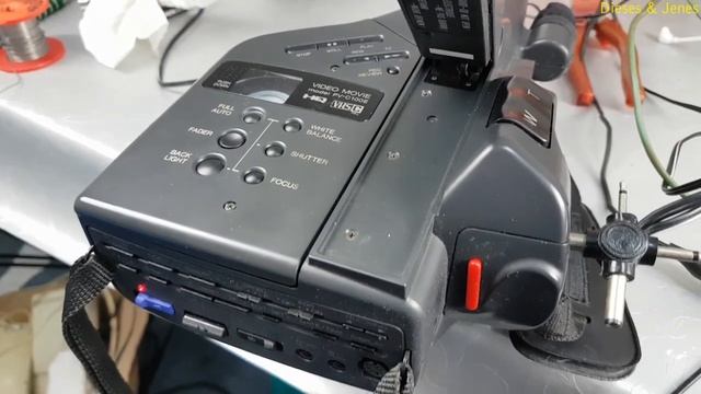 AKAI Videocamera SVHS C  PV C100E