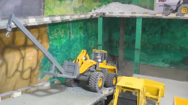 RC CONCRETE MIXER 8x8! FANTASTIC SELF MADE RC MIXER IN ACTION! REAL CONKRETE AT THE CONSTRUCTION смотреть онлайн