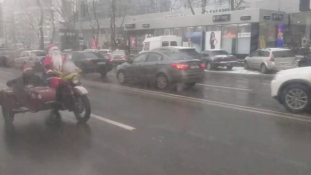 наблюдала за проезжающей колоной из тролейбуса мотоциклы новый год 20211226 125251 смотреть онлайн