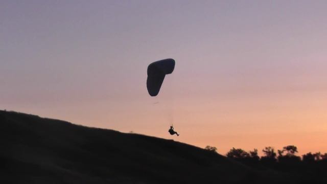 второй самостоятельный полет моего сына Анатолия 13 лет (8 класс)на параплане. смотреть онлайн