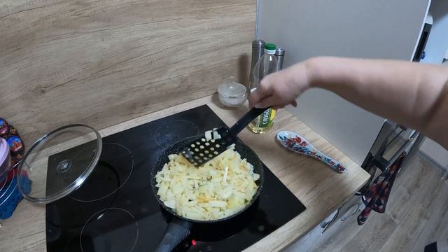 ВЛОГ/ПОГОДА МЕНЯЕТСЯ/ЖАРЕНАЯ КУРИЦА И КАРТОШКА/11.01.2024 г смотреть онлайн