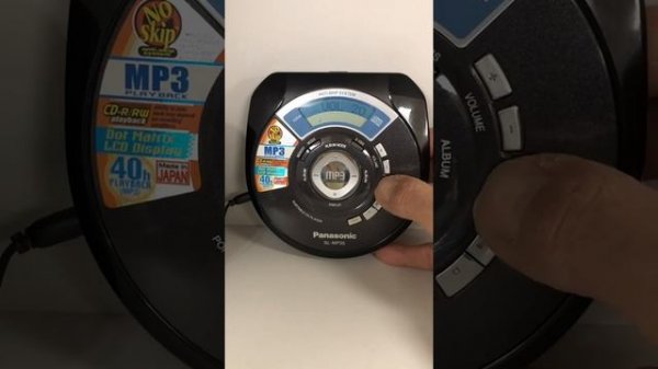 Discman Panasonic SL MP-35, en funcionamiento.