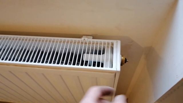 Металлический радиатор с нижним подключением.Где подача ,а где обратка. смотреть онлайн