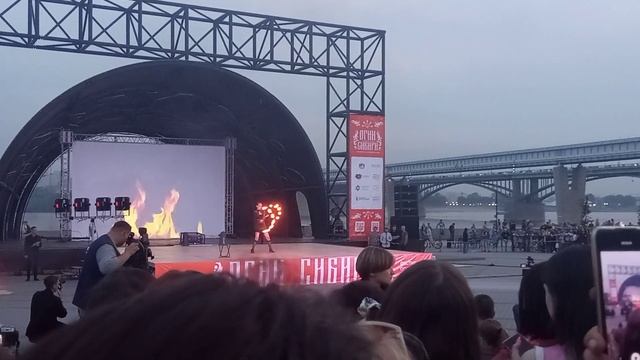 Fire show 'Fires of Siberia' - Girl with fire Огни Сибири 2022 - Девушка, море волнуется раз - Огон смотреть онлайн