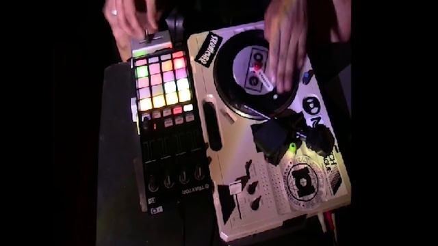 DJ Ollie (USA) - Mixfader World Battle 2017: Round 1 смотреть онлайн