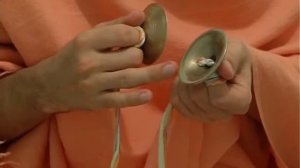 Урок игры на караталах 1 – Постановка Рук