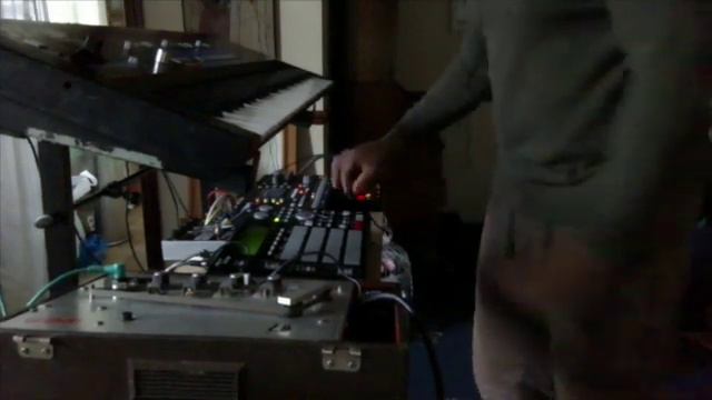 watch yr bass bins(korg volca beats roland jx 3p in sync) смотреть онлайн