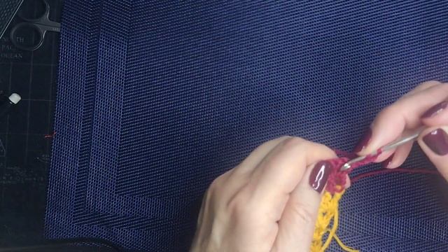 Шаль -накидка. Использование остатков пряжи. смотреть онлайн