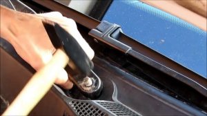 How to remove front wipers, Opel Astra H 2009