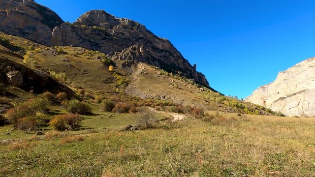 Autumn landscapes and the Sound of Wind In the mountains of the North Caucasus смотреть онлайн